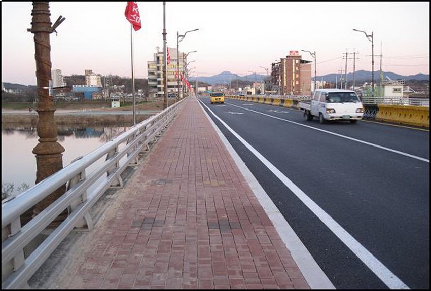 2.신예천교에 보행자도로 설치로 통행불편 해소